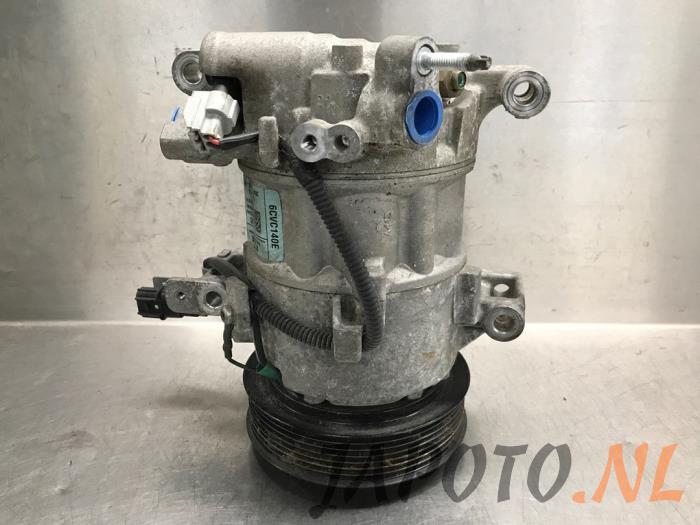 Air conditioning pump from a Honda Civic (FK6/7/8/9) 1.0i VTEC Turbo 12V 2018