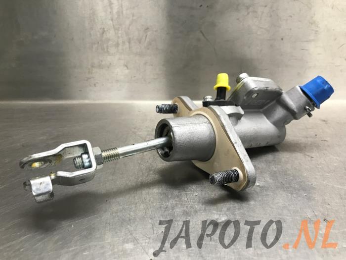 Clutch master cylinder from a Honda Civic (FK6/7/8/9) 1.0i VTEC Turbo 12V 2018