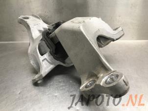 Used Gearbox mount Honda Civic (FK6/7/8/9) 1.0i VTEC Turbo 12V Price € 24,95 Margin scheme offered by Japoto Parts B.V.