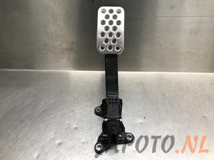 Accelerator pedal from a Honda Civic (FK6/7/8/9) 1.0i VTEC Turbo 12V 2018