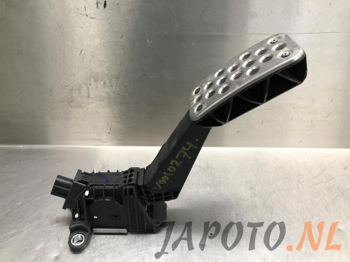 Accelerator pedal from a Honda Civic (FK6/7/8/9) 1.0i VTEC Turbo 12V 2018