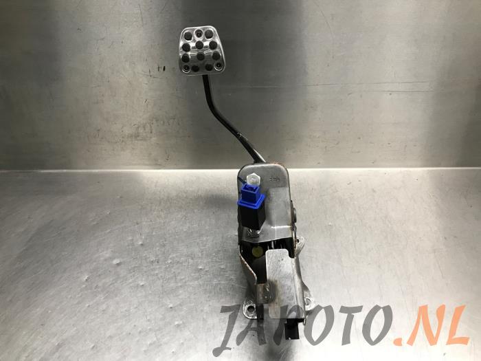Clutch pedal from a Honda Civic (FK6/7/8/9) 1.0i VTEC Turbo 12V 2018