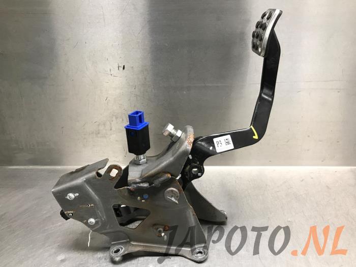 Clutch pedal from a Honda Civic (FK6/7/8/9) 1.0i VTEC Turbo 12V 2018