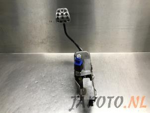 Used Clutch pedal Honda Civic (FK6/7/8/9) 1.0i VTEC Turbo 12V Price on request offered by Japoto Parts B.V.