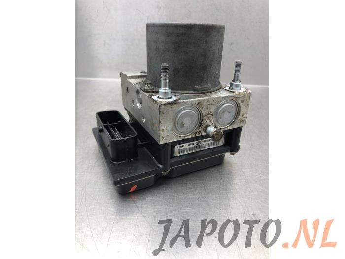 Używane Pompa ABS Hyundai i20 1.2i 16V Cena € 52,45 Procedura marży oferowane przez Japoto Parts B.V.