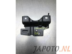 Used Front bumper bracket, left Honda Civic (FK6/7/8/9) 1.0i VTEC Turbo 12V Price € 14,95 Margin scheme offered by Japoto Parts B.V.