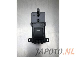 Used Electric window switch Honda Civic (FK6/7/8/9) 1.0i VTEC Turbo 12V Price € 19,95 Margin scheme offered by Japoto Parts B.V.