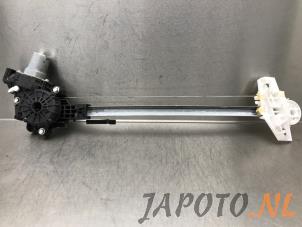Usagé Lève vitre électrique arrière gauche Honda Civic (FK6/7/8/9) 1.0i VTEC Turbo 12V Prix € 99,95 Règlement à la marge proposé par Japoto Parts B.V.