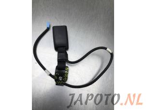 Used Rear seatbelt buckle, left Honda Civic (FK6/7/8/9) 1.0i VTEC Turbo 12V Price € 19,95 Margin scheme offered by Japoto Parts B.V.