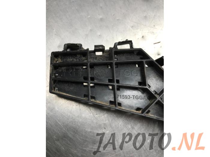 Rear bumper bracket, right from a Honda Civic (FK6/7/8/9) 1.0i VTEC Turbo 12V 2018