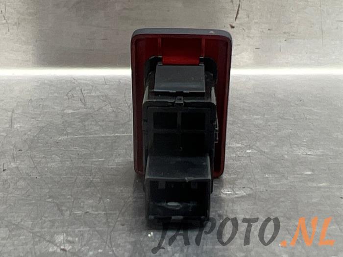 Panikbeleuchtung Schalter van een Honda Civic (FK6/7/8/9) 1.0i VTEC Turbo 12V 2018