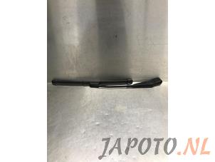 Used Rear wiper arm Honda Civic (FK6/7/8/9) 1.0i VTEC Turbo 12V Price € 24,95 Margin scheme offered by Japoto Parts B.V.