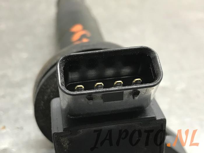 Ignition coil from a Toyota Corolla Verso (E12) 1.6 16V VVT-i 2003
