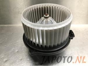 Usagé Moteur de ventilation chauffage Toyota Corolla Verso (E12) 1.6 16V VVT-i Prix € 49,95 Règlement à la marge proposé par Japoto Parts B.V.