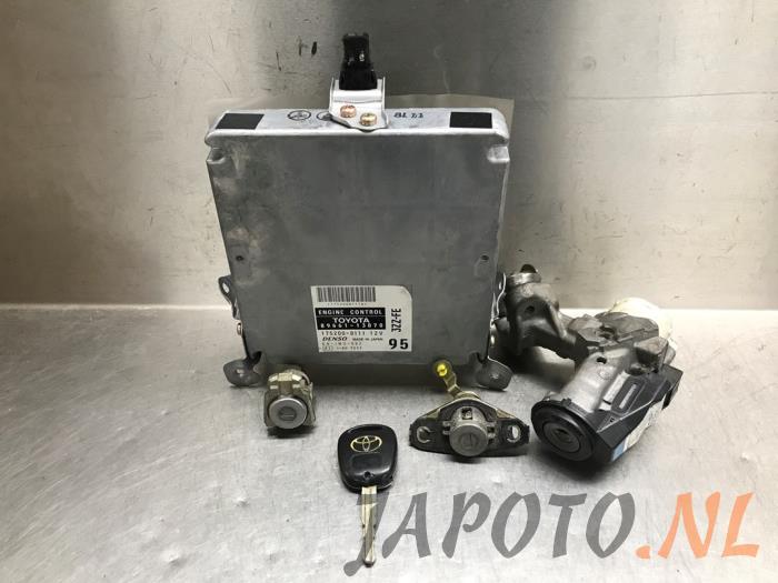 Used Ignition lock + computer Toyota Corolla Verso (E12) 1.6 16V VVT-i Price € 131,20 Margin scheme offered by Japoto Parts B.V.