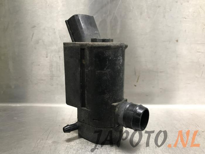 Używane Pompa spryskiwacza przód Toyota Corolla Verso (E12) 1.6 16V VVT-i Cena € 15,70 Procedura marży oferowane przez Japoto Parts B.V.