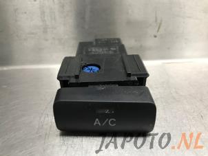 Used Air conditioning switch Toyota Corolla Verso (E12) 1.6 16V VVT-i Price € 9,95 Margin scheme offered by Japoto Parts B.V.