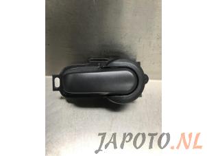 Używane Uchwyt drzwi lewych przednich wersja 4-drzwiowa Nissan NV 200 (M20M) E-NV200 Cena € 19,95 Procedura marży oferowane przez Japoto Parts B.V.