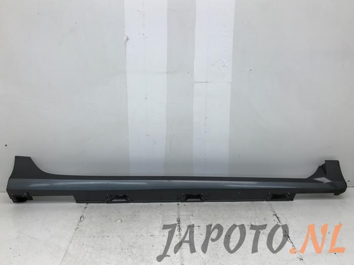 Seitenschürze rechts van een Honda Civic (FK6/7/8/9) 1.0i VTEC Turbo 12V 2018