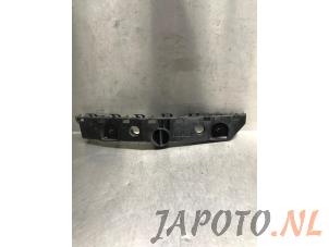 Używane Wspornik zderzaka lewy tyl Nissan Note (E12) 1.2 68 Cena € 14,95 Procedura marży oferowane przez Japoto Parts B.V.