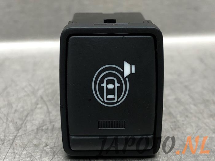 Usados Interruptor PDC Nissan Note (E12) 1.2 68 Precio € 10,45 Norma de margen ofrecido por Japoto Parts B.V.