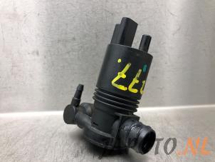 Used Windscreen washer pump Nissan Note (E12) 1.2 68 Price € 10,00 Margin scheme offered by Japoto Parts B.V.
