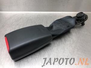 Usagé Insertion ceinture de sécurité arrière gauche Nissan Note (E12) 1.2 68 Prix € 19,95 Règlement à la marge proposé par Japoto Parts B.V.