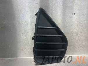 Używane Pokrywa swiatla przeciwmgielnego prawa Toyota Yaris III (P13) 1.0 12V VVT-i Cena € 14,95 Procedura marży oferowane przez Japoto Parts B.V.