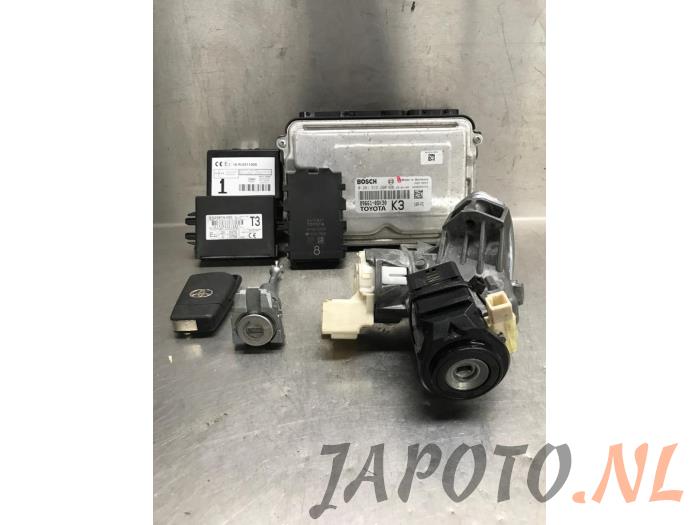 Used Ignition lock + computer Toyota Yaris III (P13) 1.0 12V VVT-i Price € 209,95 Margin scheme offered by Japoto Parts B.V.