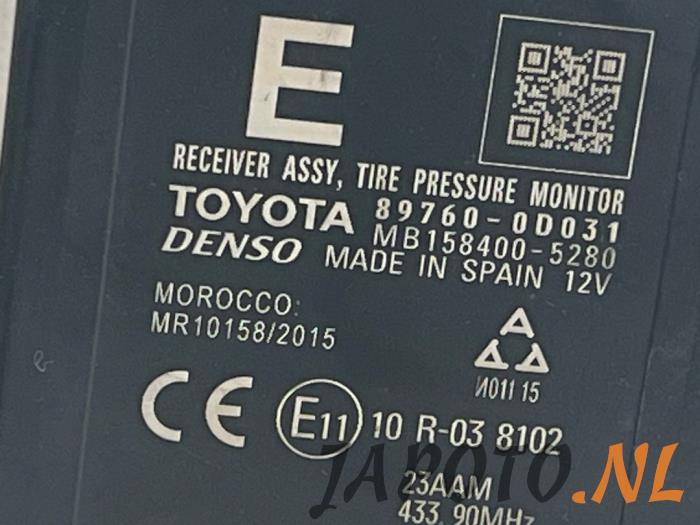 Tyre pressure module from a Toyota Yaris III (P13) 1.0 12V VVT-i 2016