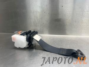 Used Rear seatbelt, right Toyota Yaris III (P13) 1.0 12V VVT-i Price € 29,95 Margin scheme offered by Japoto Parts B.V.