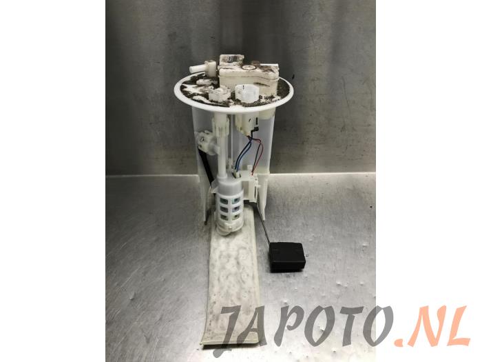 Usagé Pompe essence Toyota Yaris III (P13) 1.0 12V VVT-i Prix € 52,45 Règlement à la marge proposé par Japoto Parts B.V.