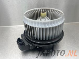 Usagé Moteur de ventilation chauffage Toyota RAV4 (A3) 2.0 16V VVT-i 4x4 Prix € 49,95 Règlement à la marge proposé par Japoto Parts B.V.