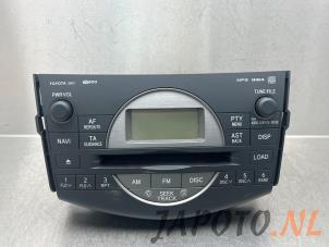 Używane Radioodtwarzacz CD Toyota RAV4 (A3) 2.0 16V VVT-i 4x4 Cena na żądanie oferowane przez Japoto Parts B.V.
