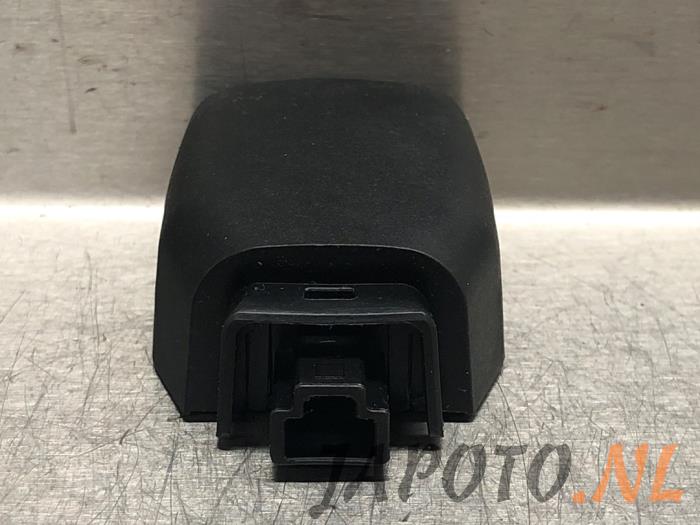 Begagnade Regnsensor Toyota RAV4 (A3) 2.0 16V VVT-i 4x4 Pris € 26,25 Marginaltabell erbjuds av Japoto Parts B.V.