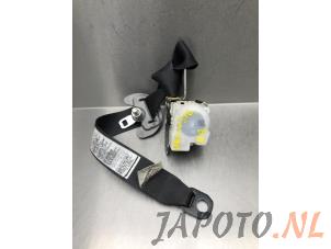 Used Rear seatbelt, right Toyota RAV4 (A3) 2.0 16V VVT-i 4x4 Price € 49,95 Margin scheme offered by Japoto Parts B.V.