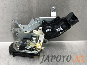 Usagé Serrure portière mécanique 4portes arrière droite Toyota Corolla (E12) 1.6 16V VVT-i Prix € 39,95 Règlement à la marge proposé par Japoto Parts B.V.