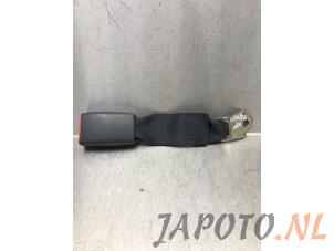 Usagé Insertion ceinture de sécurité arrière droite Toyota Corolla (E12) 1.6 16V VVT-i Prix € 14,95 Règlement à la marge proposé par Japoto Parts B.V.