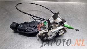 Usagé Serrure portière mécanique 4portes arrière gauche Toyota Aygo (B10) 1.0 12V VVT-i Prix € 19,99 Règlement à la marge proposé par Japoto Parts B.V.