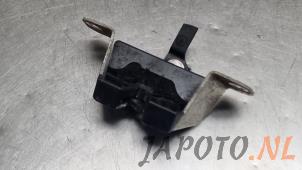 Używane Mechanizm zamka tylnej klapy Toyota Aygo (B10) 1.0 12V VVT-i Cena € 19,95 Procedura marży oferowane przez Japoto Parts B.V.
