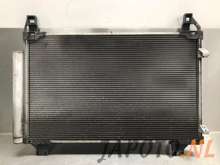 Usagé Radiateur clim Toyota Verso S 1.33 16V Dual VVT-I Prix € 68,25 Règlement à la marge proposé par Japoto Parts B.V.