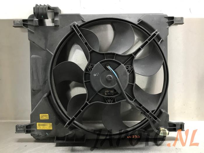 Cooling fans from a Chevrolet Spark (M300) 1.0 16V 2010
