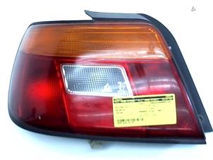 Usados Luz trasera izquierda Daihatsu Charade (G200/203) 1.5 SG,SR 16V MPI Valera Precio € 19,95 Norma de margen ofrecido por Japoto Parts B.V.