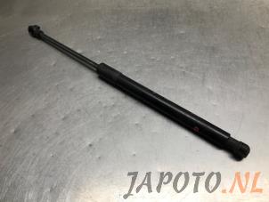 Used Rear gas strut, right Chevrolet Spark (M300) 1.0 16V Price € 9,95 Margin scheme offered by Japoto Parts B.V.