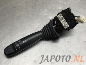 Usagé Commutateur lumière Chevrolet Spark (M300) 1.0 16V Prix € 19,95 Règlement à la marge proposé par Japoto Parts B.V.