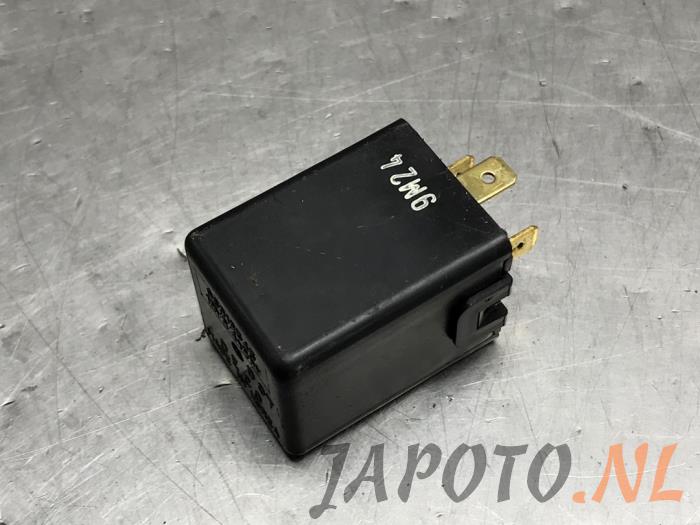 Relay from a Chevrolet Spark (M300) 1.0 16V 2010