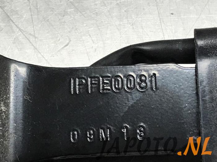 Front seatbelt buckle, right from a Chevrolet Spark (M300) 1.0 16V 2010