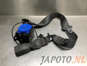 Used Rear seatbelt, centre Chevrolet Spark (M300) 1.0 16V Price € 29,95 Margin scheme offered by Japoto Parts B.V.