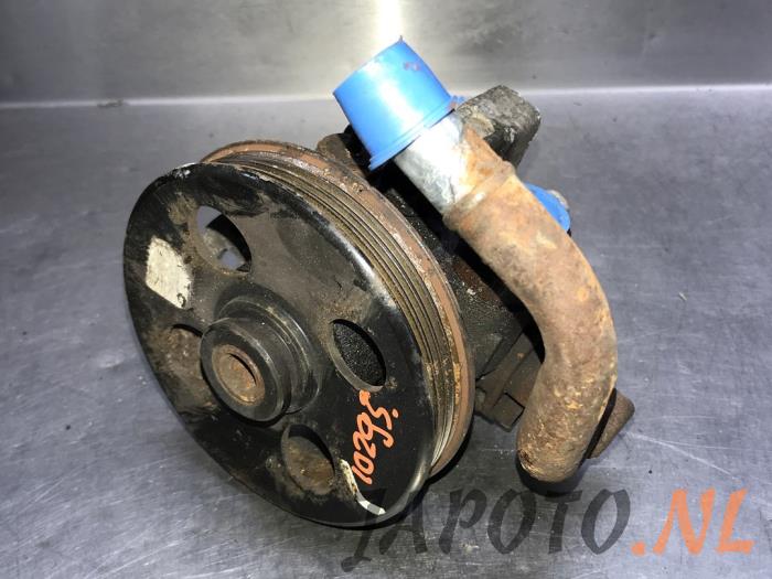 Power steering pump from a Chevrolet Spark (M300) 1.0 16V 2010