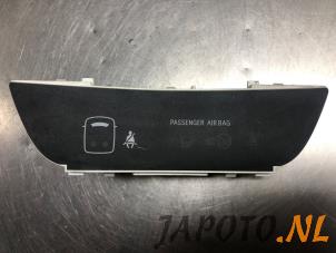 Used Airbag indicator light Toyota iQ 1.0 12V VVT-i Price on request offered by Japoto Parts B.V.